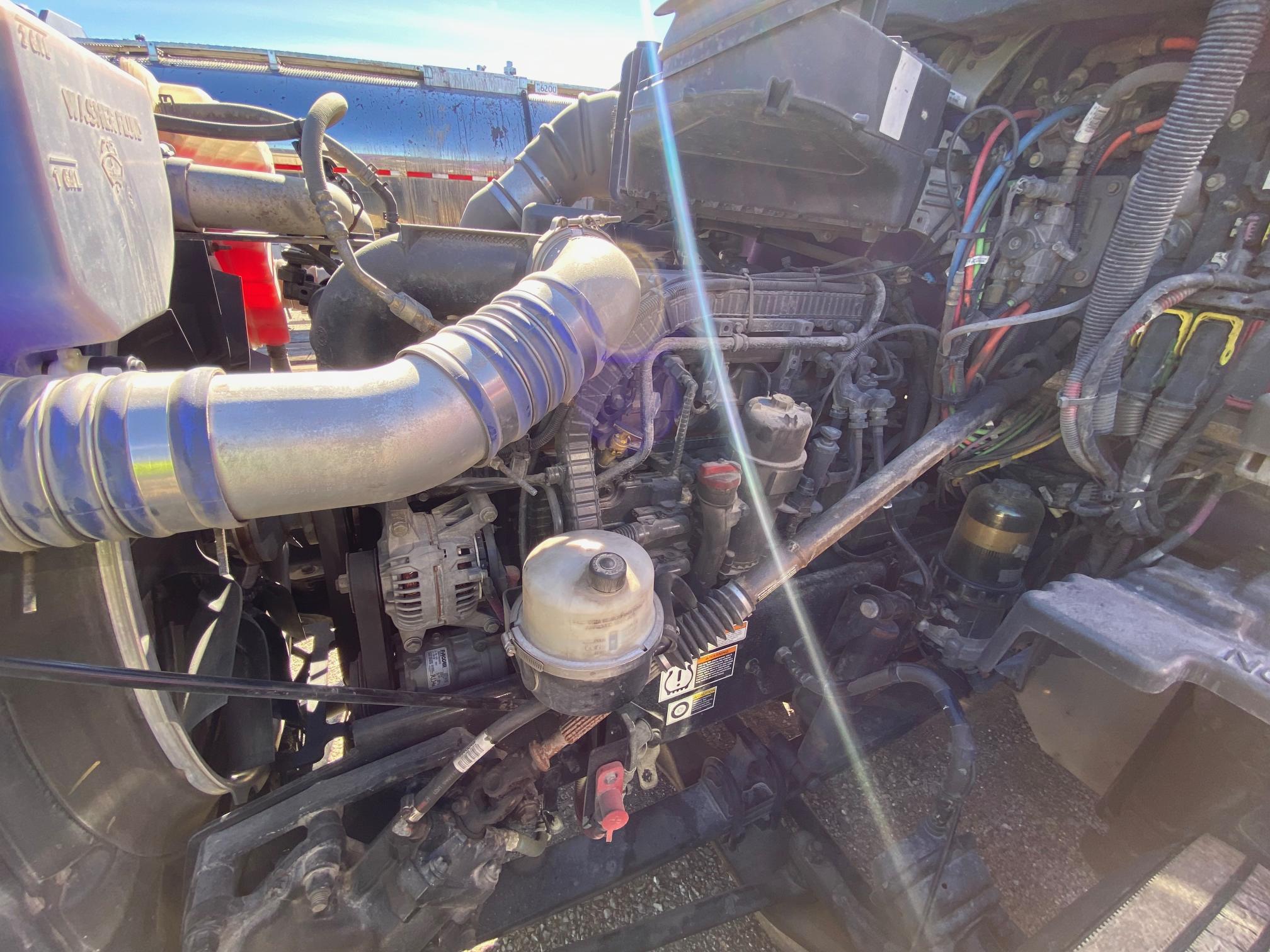 2020 PETERBILT 579 - Image 24